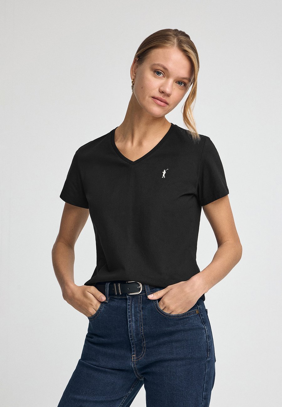 Футболка Polo Club SHORT SLEEVE V NECK , Black, Черный, Футболка Polo Club SHORT SLEEVE V NECK , Black
Футболка Polo Club SHORT SLEEVE V NECK , Black, Черный, Футболка Polo Club SHORT SLEEVE V NECK , Black