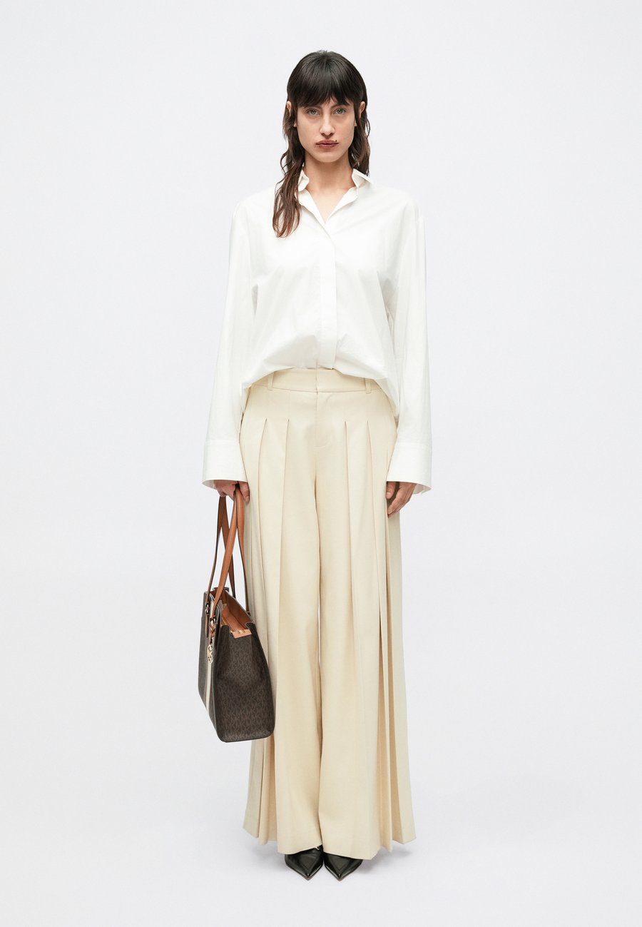 Сумка MICHAEL Michael Kors BECCA TOTE, Brown
Сумка MICHAEL Michael Kors BECCA TOTE, Brown