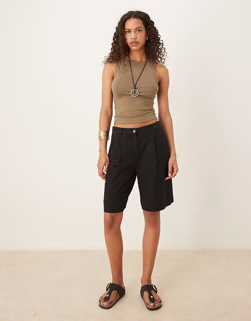 Льняные шорты-бермуды Abercrombie & Fitch средней посадки черного цвета
Льняные шорты-бермуды Abercrombie & Fitch средней посадки черного цвета