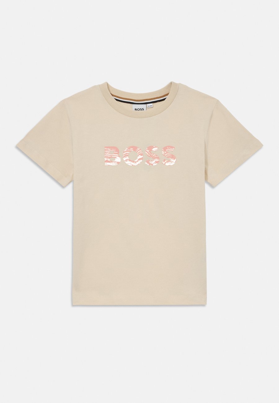 Футболка BOSS Kidswear JUNIOR SHORT SLEEVES TEE, Sand, Бежевый, Футболка BOSS Kidswear JUNIOR SHORT SLEEVES TEE, Sand
Футболка BOSS Kidswear JUNIOR SHORT SLEEVES TEE, Sand, Бежевый, Футболка BOSS Kidswear JUNIOR SHORT SLEEVES TEE, Sand