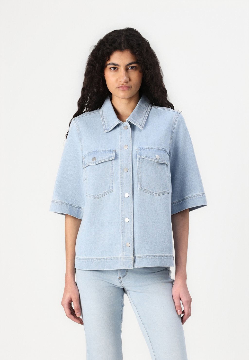 Блузка на пуговицах ONLBELLE SHIRT ONLY, деним 
Блузка на пуговицах ONLBELLE SHIRT ONLY, деним