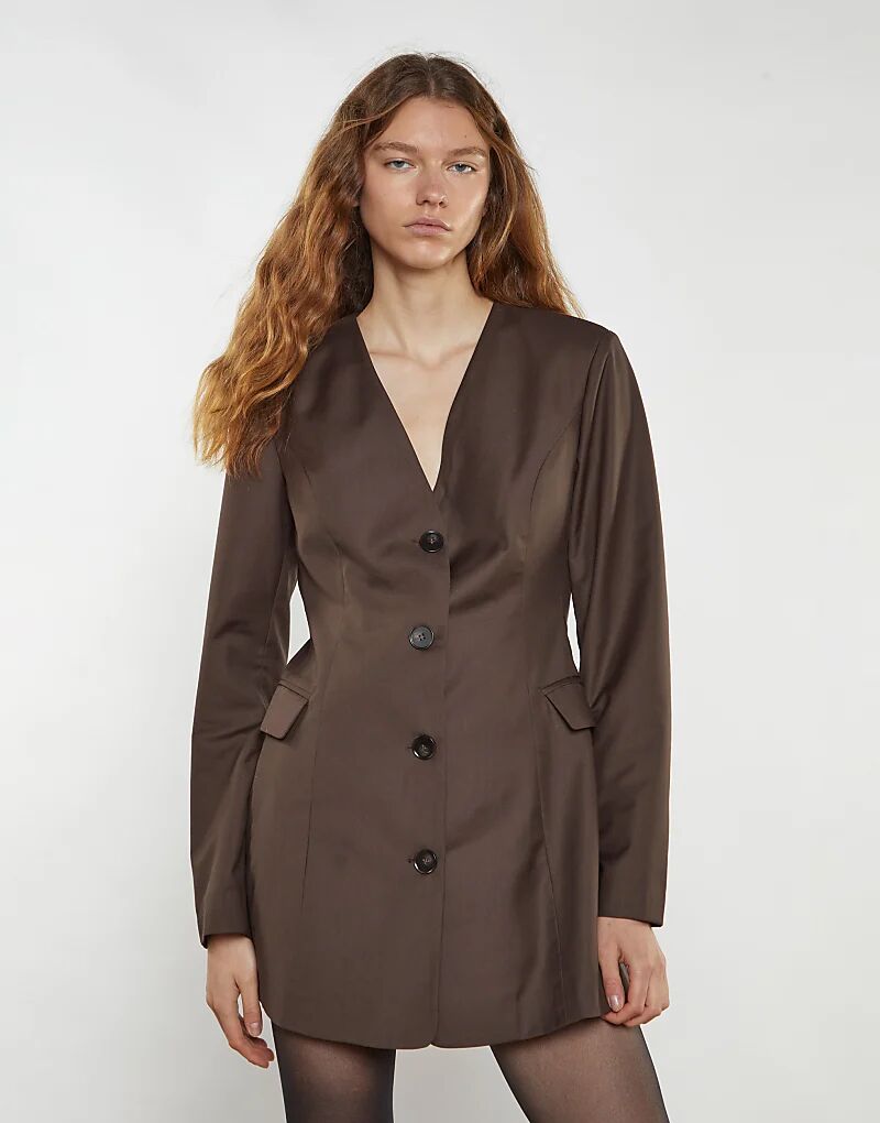 Платье-блейзер мини без воротника коричневого цвета с комментариями
Платье-блейзер мини без воротника коричневого цвета с комментариями