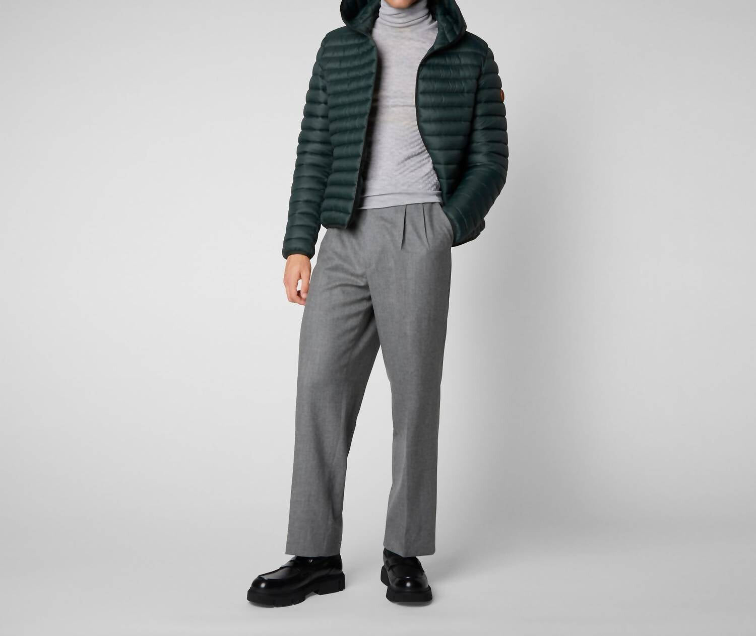 Зеленая мужская куртка-пуховик с капюшоном Save The Duck, зеленый
Зеленая мужская куртка-пуховик с капюшоном Save The Duck, зеленый