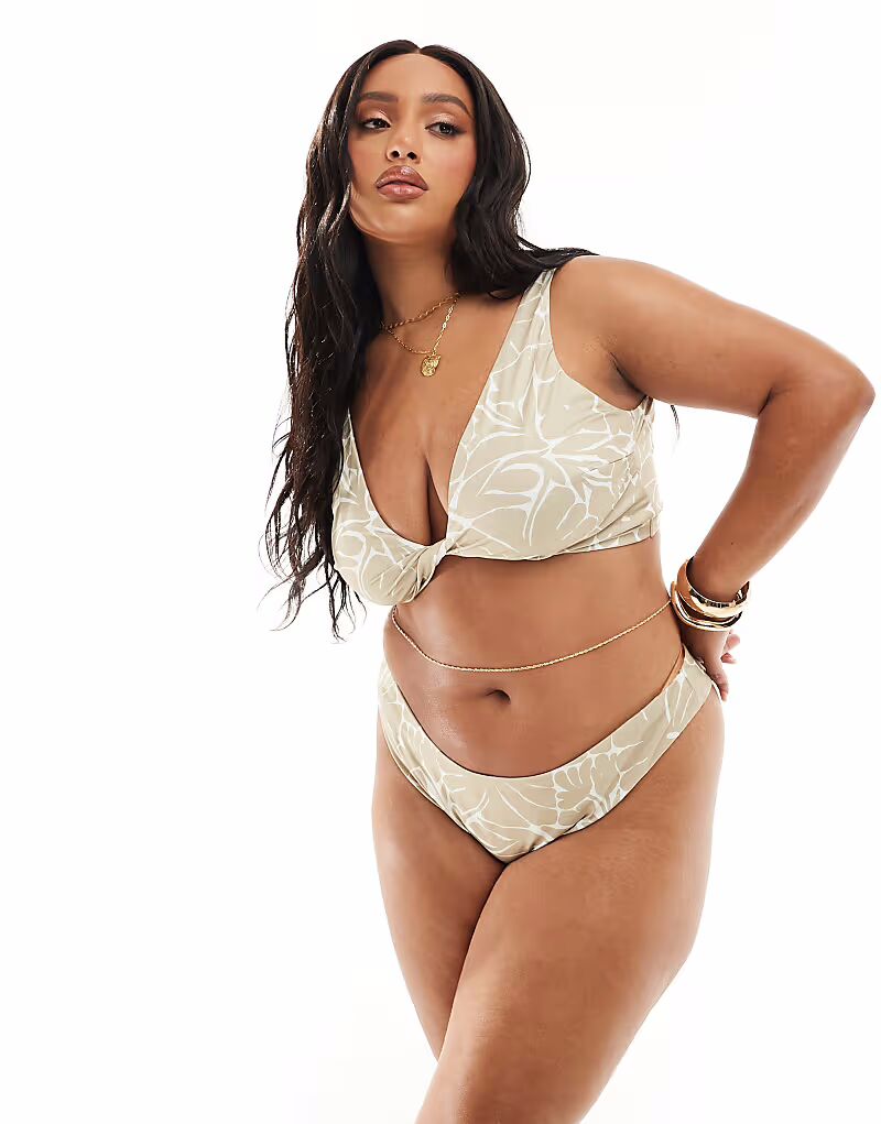 Бикини-топ с закрученным лифом ASOS DESIGN Curve с цветочным принтом в тон
Бикини-топ с закрученным лифом ASOS DESIGN Curve с цветочным принтом в тон