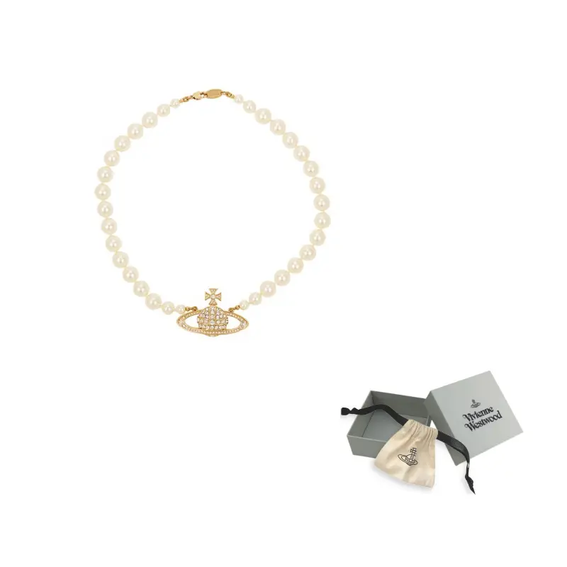 Барельефное жемчужное колье Vivienne Westwood
Барельефное жемчужное колье Vivienne Westwood