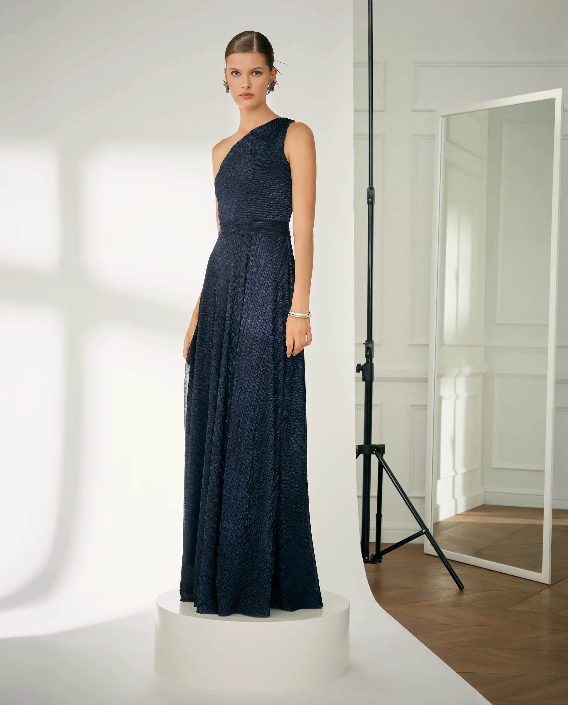 Женское длинное платье из лайкры с асимметричным кроем Woman Fiesta El Corte Inglés, темно-синий
Женское длинное платье из лайкры с асимметричным кроем Woman Fiesta El Corte Inglés, темно-синий