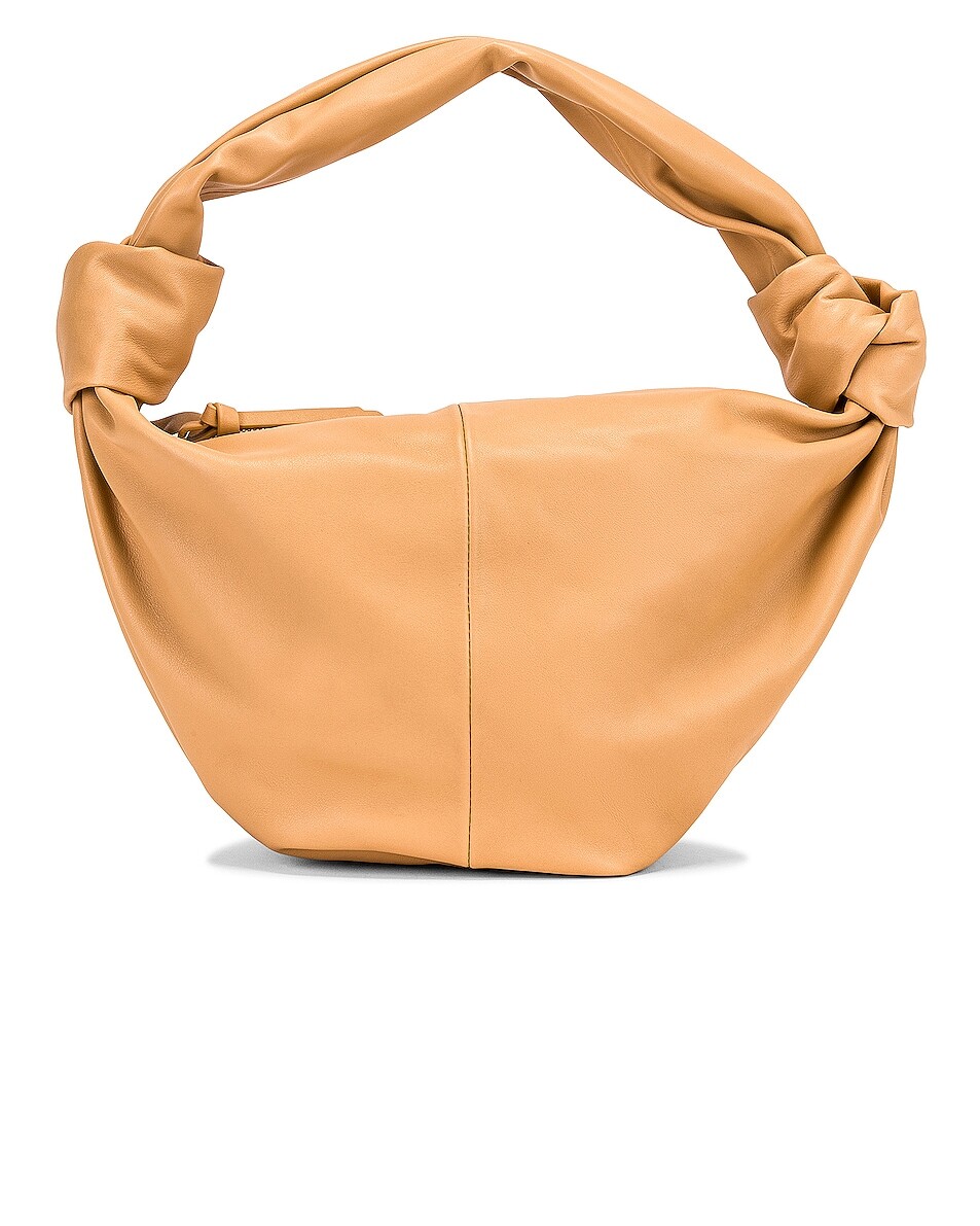 Сумка через плечо с двойным узлом для подростков Bottega Veneta, цвет Almond & Gold, Белый, Сумка через плечо с двойным узлом для подростков Bottega Veneta, цвет Almond & Gold
Сумка через плечо с двойным узлом для подростков Bottega Veneta, цвет Almond & Gold, Белый, Сумка через плечо с двойным узлом для подростков Bottega Veneta, цвет Almond & Gold