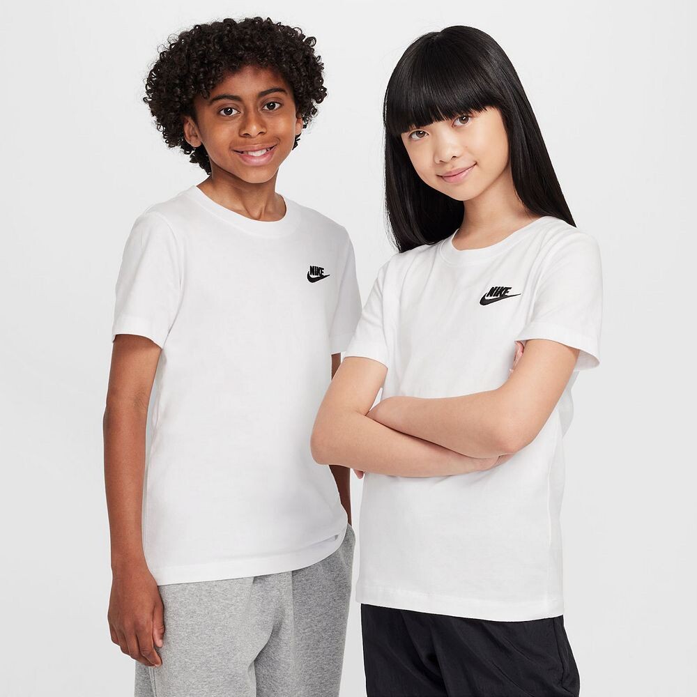 Футболка Nike Sportswear для детей 6–20 лет, белый
Футболка Nike Sportswear для детей 6–20 лет, белый