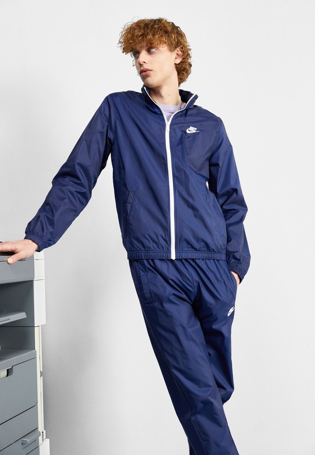 Спортивный костюм M NSW SPE LND WVN TRK SUIT Nike, темно-синий/белый
Спортивный костюм M NSW SPE LND WVN TRK SUIT Nike, темно-синий/белый