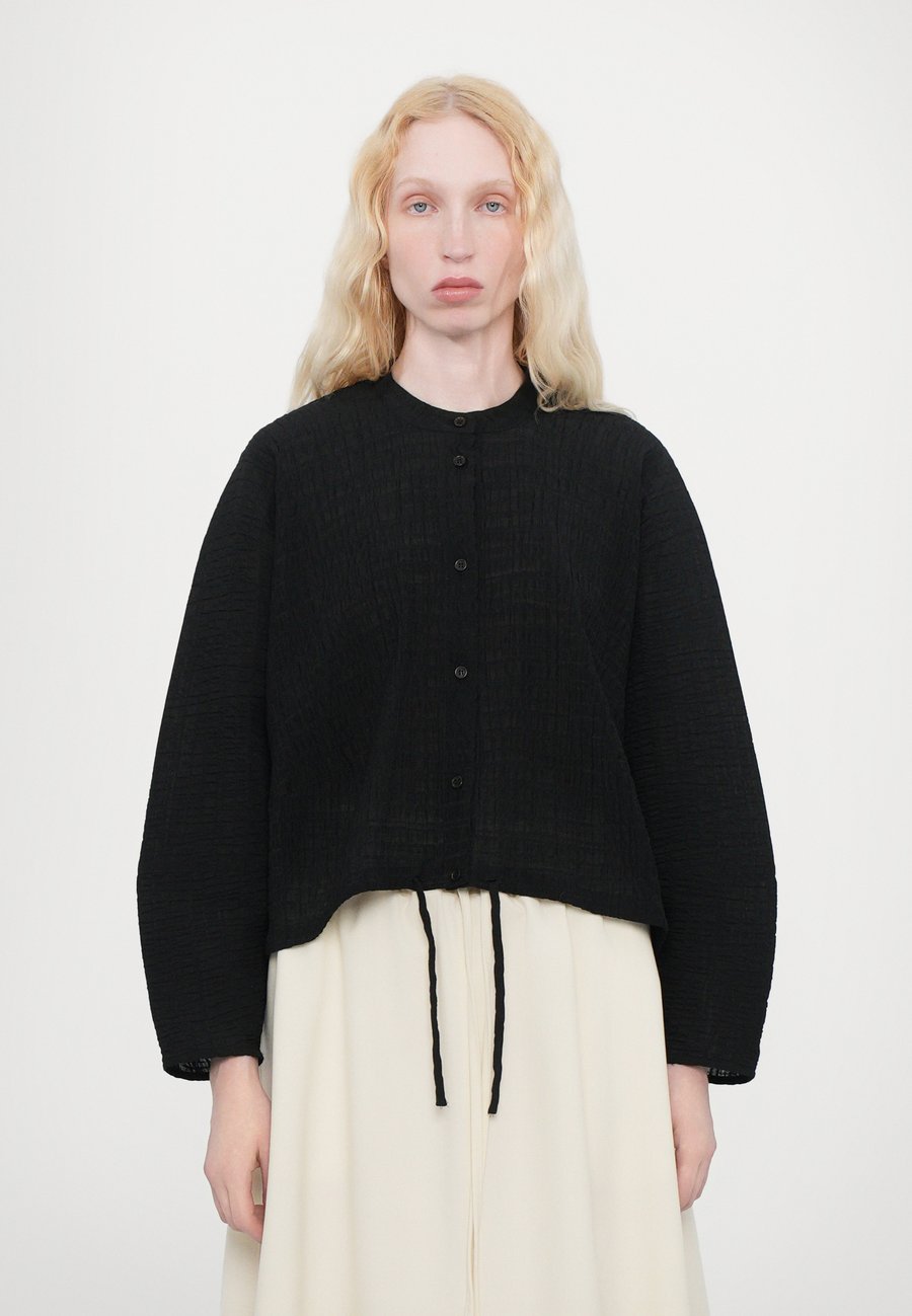 Блуза Henrik Vibskov FLAT SHIRT, Black
Блуза Henrik Vibskov FLAT SHIRT, Black