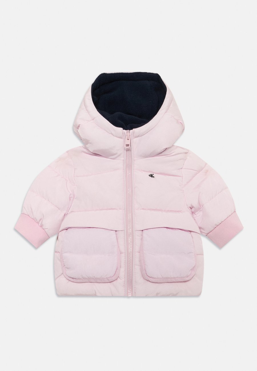 Зимняя куртка Calvin Klein Jeans PUFFER JACKET UNISEX, Pink Ice/Pink
Зимняя куртка Calvin Klein Jeans PUFFER JACKET UNISEX, Pink Ice/Pink