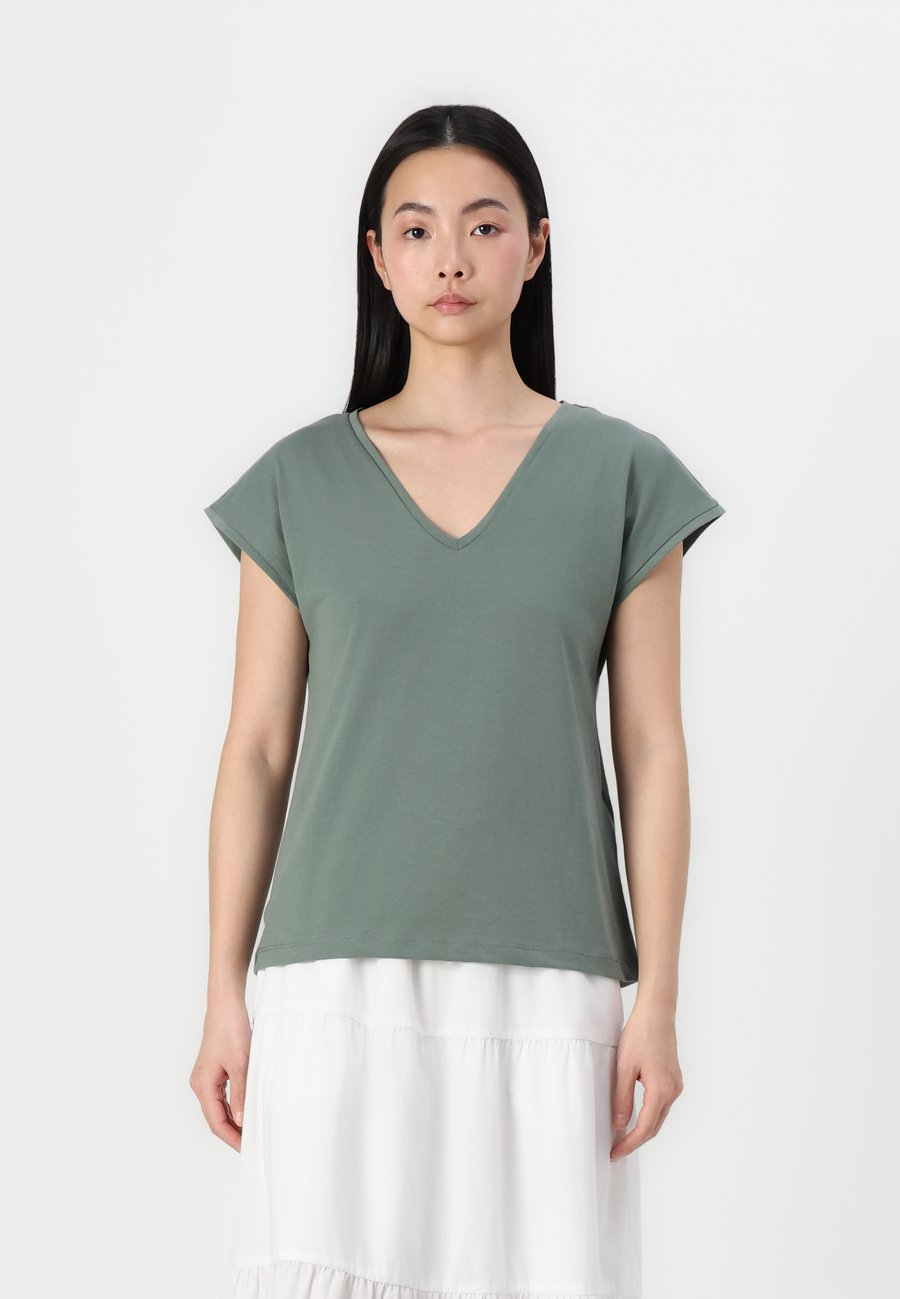 Футболка Vero Moda VMLUNA V-NECK TEE, Laurel Wreath/Green, Зеленый, Футболка Vero Moda VMLUNA V-NECK TEE, Laurel Wreath/Green
Футболка Vero Moda VMLUNA V-NECK TEE, Laurel Wreath/Green, Зеленый, Футболка Vero Moda VMLUNA V-NECK TEE, Laurel Wreath/Green