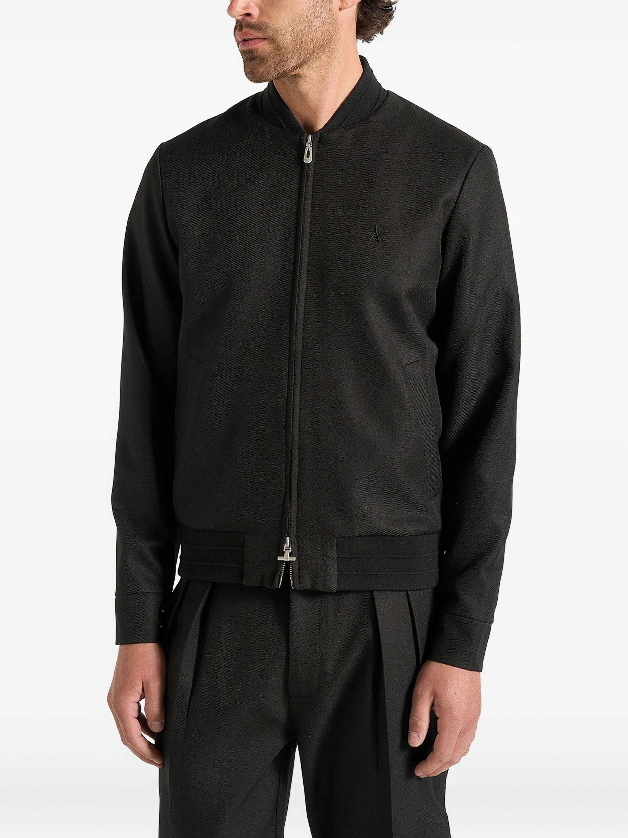 Бомбер Sami строгого кроя Manière De Voir, черный
Бомбер Sami строгого кроя Manière De Voir, черный