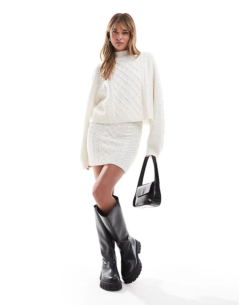 Вязаный свитер Miss Selfridge кремового цвета — часть комплекта
Вязаный свитер Miss Selfridge кремового цвета — часть комплекта