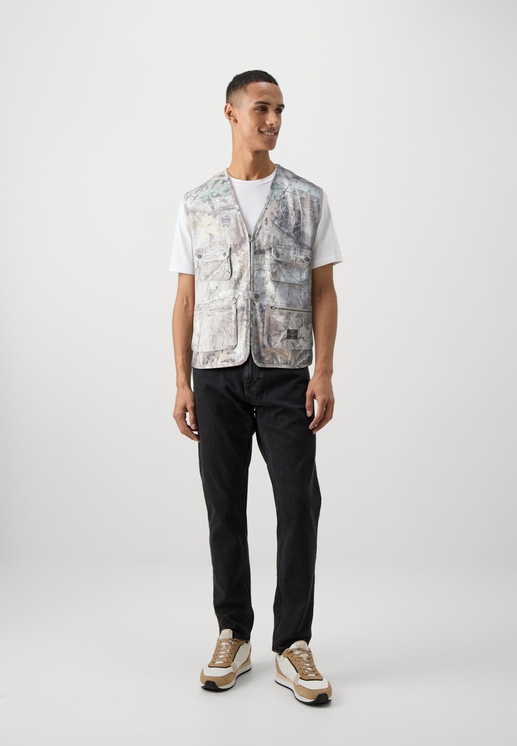 Жилет GO REALTREE TACTICAL VEST Guess Originals, бежевый
Жилет GO REALTREE TACTICAL VEST Guess Originals, бежевый