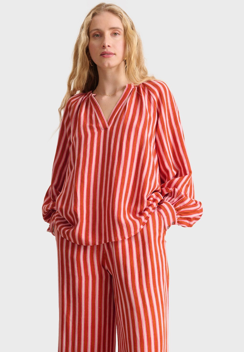 Блуза VERO Garance Paris, оранжевый
Блуза VERO Garance Paris, оранжевый