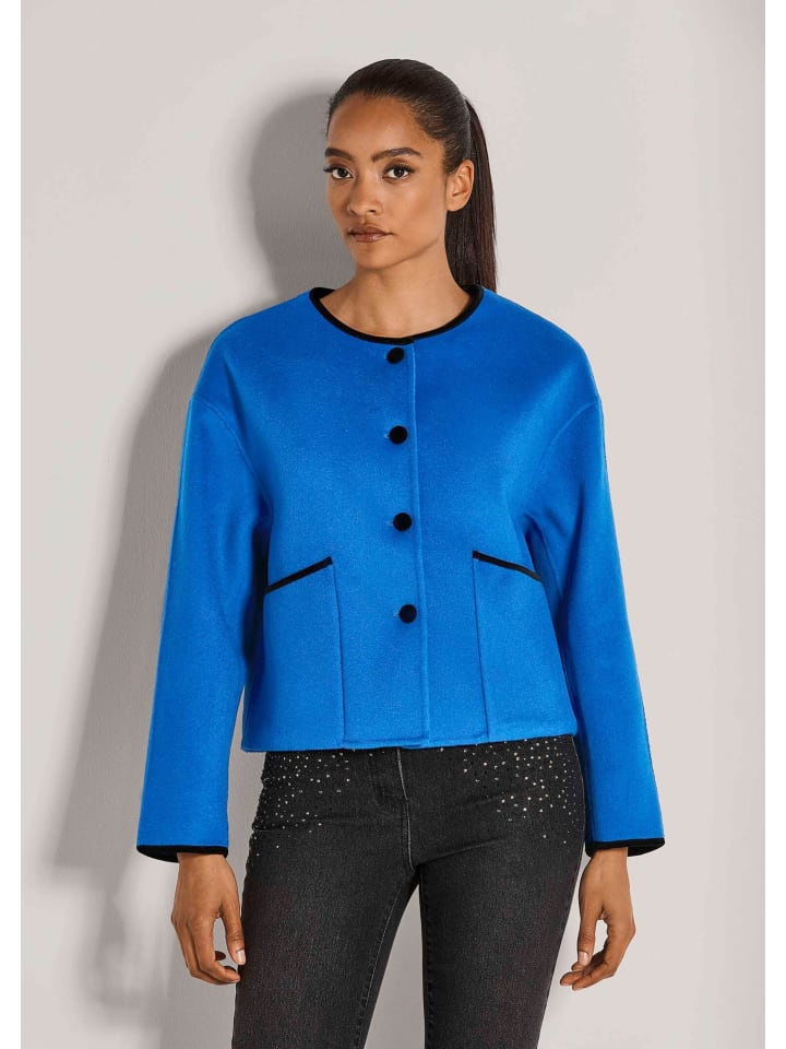 MADELEINE Модная короткая куртка с контрастными деталями в королевском синем/черном цвете
MADELEINE Модная короткая куртка с контрастными деталями в королевском синем/черном цвете