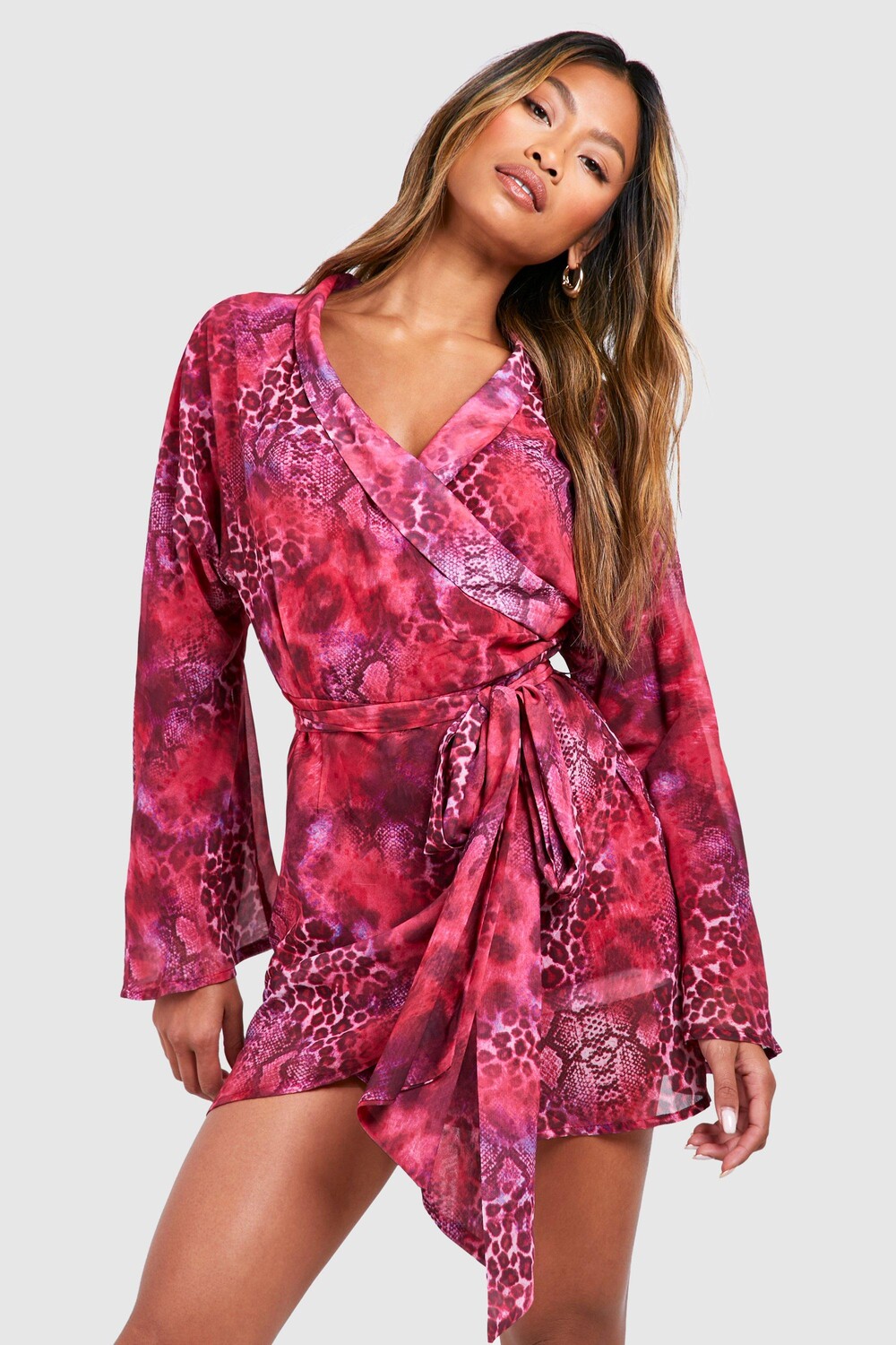 Мини-платье с животным принтом и запахом boohoo, розовый
Мини-платье с животным принтом и запахом boohoo, розовый