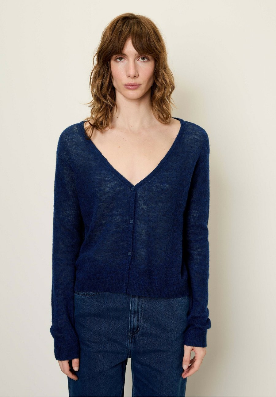 Кардиган American Vintage DUMY, Navy Chine/Dark Blue
Кардиган American Vintage DUMY, Navy Chine/Dark Blue