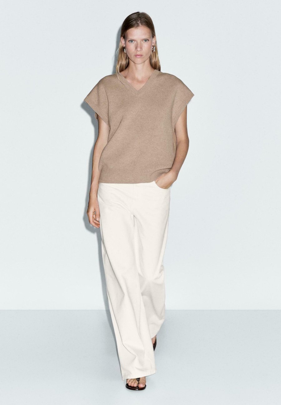 Джемпер Massimo Dutti WIDE SLEEVELESS V-NECK, Light Brown
Джемпер Massimo Dutti WIDE SLEEVELESS V-NECK, Light Brown