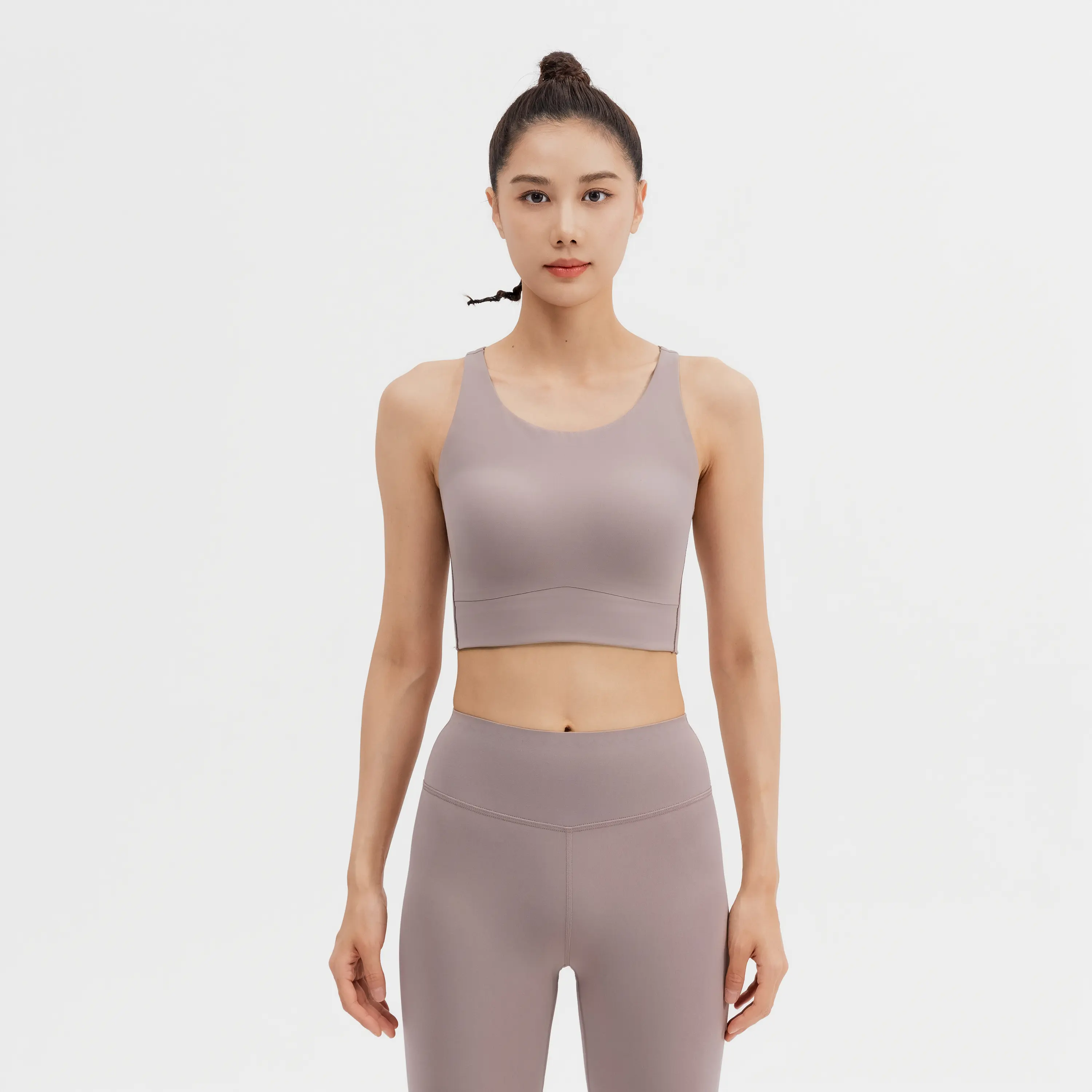 Женский спортивный топ Kimjaly низкой поддержки с бархатистыми лямками и матовым бежевым оттенком
Женский спортивный топ Kimjaly низкой поддержки с бархатистыми лямками и матовым бежевым оттенком