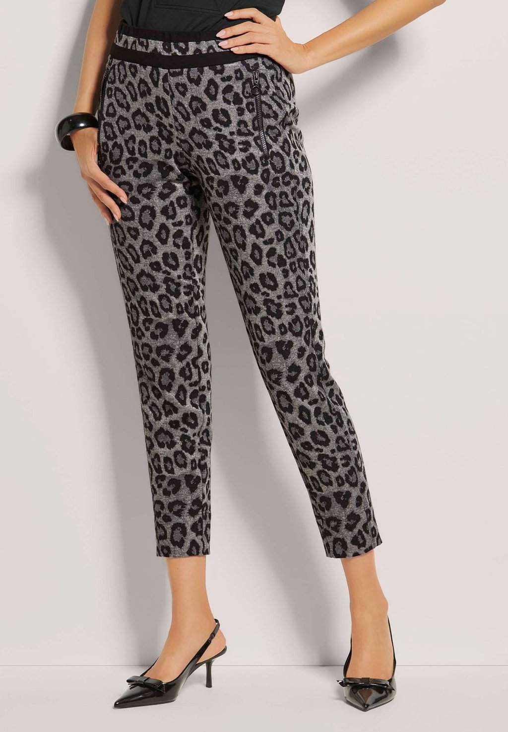 Брюки SCHLUPF MIT ZIPPERTASCHEN MADELEINE, черный
Брюки SCHLUPF MIT ZIPPERTASCHEN MADELEINE, черный