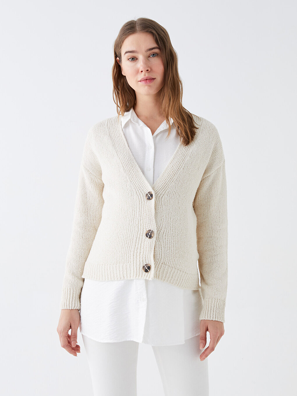 Однотонный трикотажный кардиган для беременных с V-образным вырезом и длинными рукавами LCWAIKIKI Maternity, экрю
Однотонный трикотажный кардиган для беременных с V-образным вырезом и длинными рукавами LCWAIKIKI Maternity, экрю