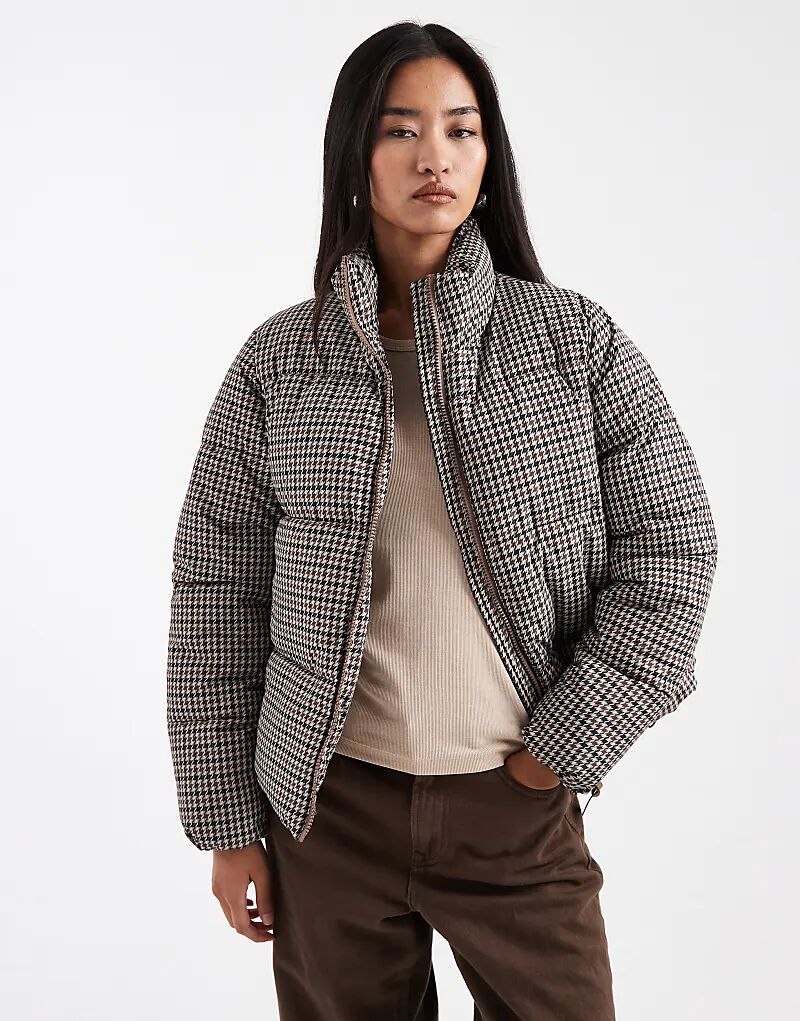 Укороченная стеганая куртка New Look в клетку коричневого цвета
Укороченная стеганая куртка New Look в клетку коричневого цвета