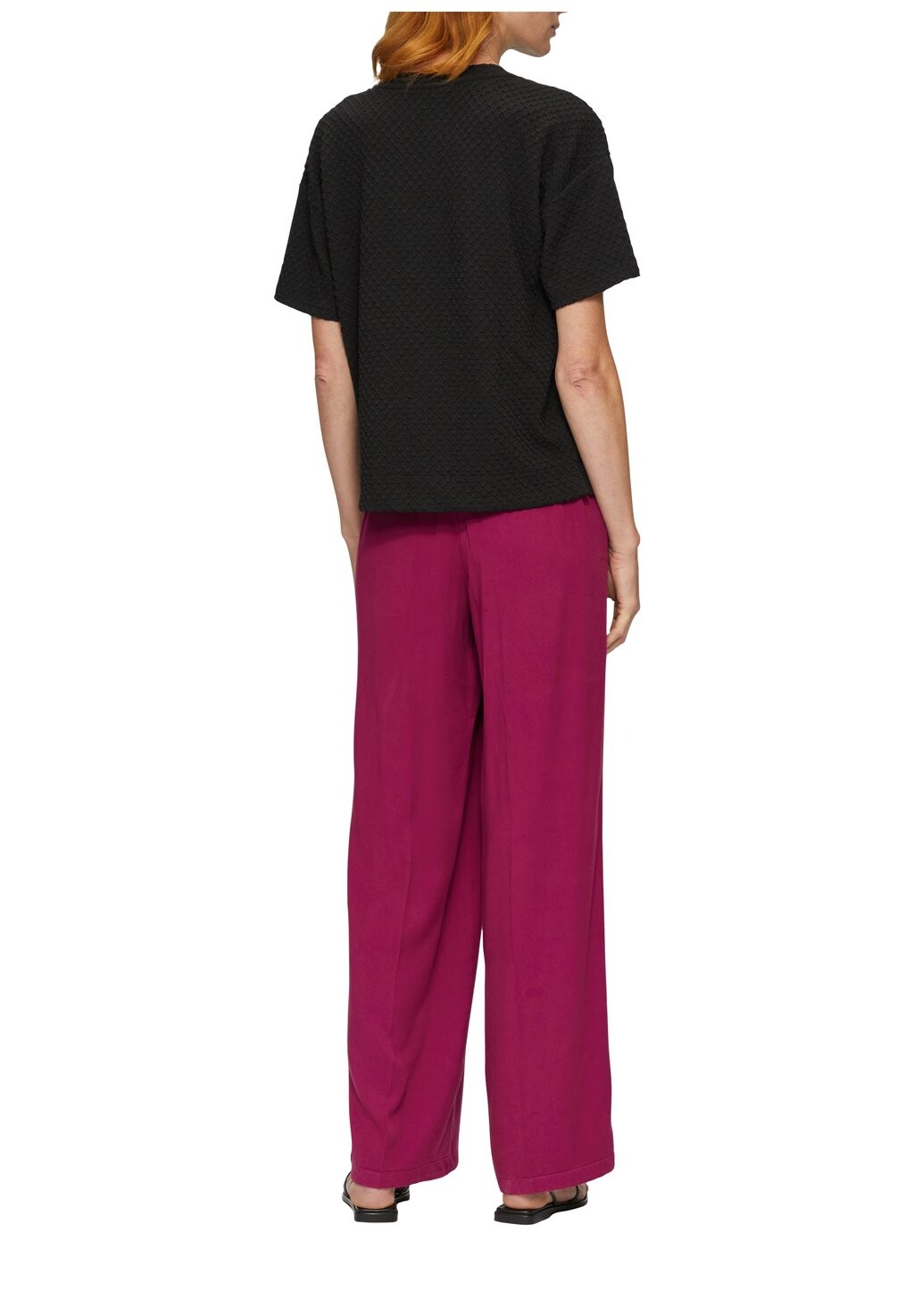 Футболка с принтом MIT RUNDHALSAUSSCHNITT UND STRUKTURIERTER OBERFLÄCHE s.Oliver, черный
Футболка с принтом MIT RUNDHALSAUSSCHNITT UND STRUKTURIERTER OBERFLÄCHE s.Oliver, черный