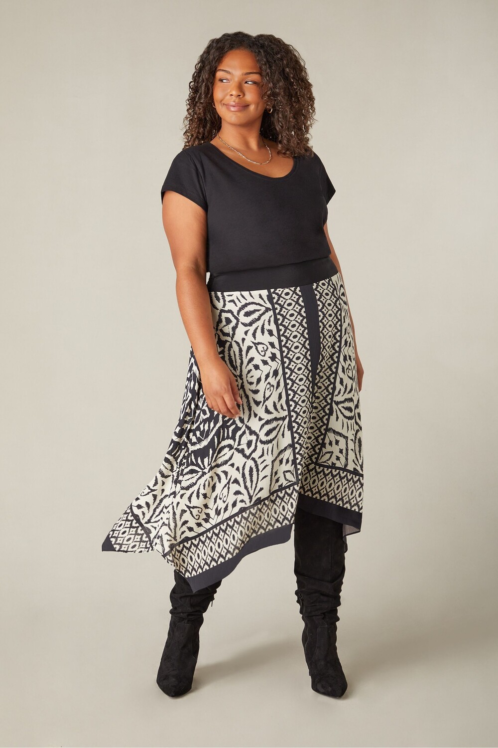 Изогнутый U-образный вырез и хлопковая футболка Live Unlimited, черный
Изогнутый U-образный вырез и хлопковая футболка Live Unlimited, черный