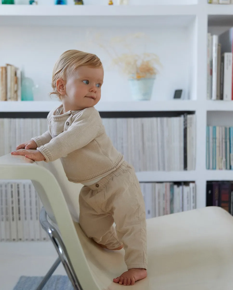 Микровельветовые брюки на подкладке Sfera, светло-бежевый
Микровельветовые брюки на подкладке Sfera, светло-бежевый