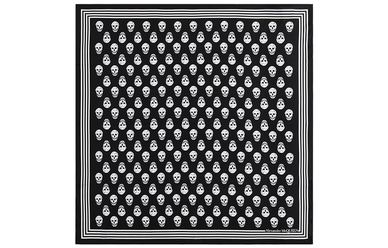 Шейный платок с принтом черепа Alexander McQueen
Шейный платок с принтом черепа Alexander McQueen