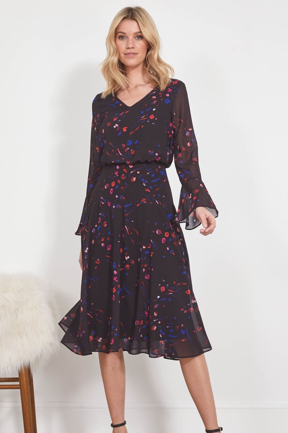 Платье с вырезом на талии Sosandar, черный
Платье с вырезом на талии Sosandar, черный