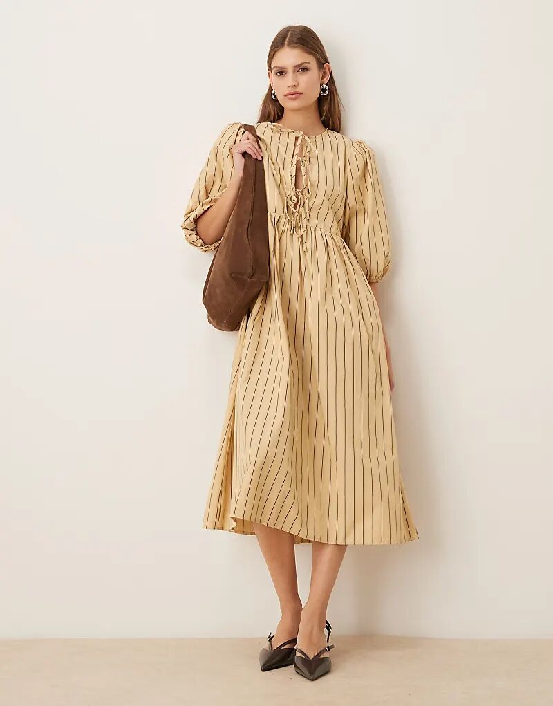 Glamorous платье миди с завязками спереди в бежево-коричневую полоску
Glamorous платье миди с завязками спереди в бежево-коричневую полоску