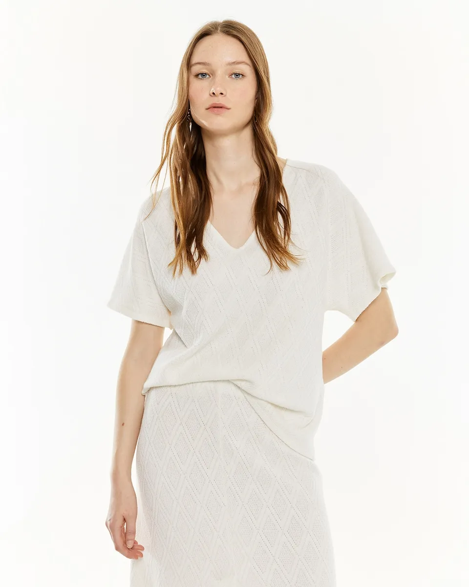 Женская футболка из фантазийной ткани с V-образным вырезом System Action, белый
Женская футболка из фантазийной ткани с V-образным вырезом System Action, белый