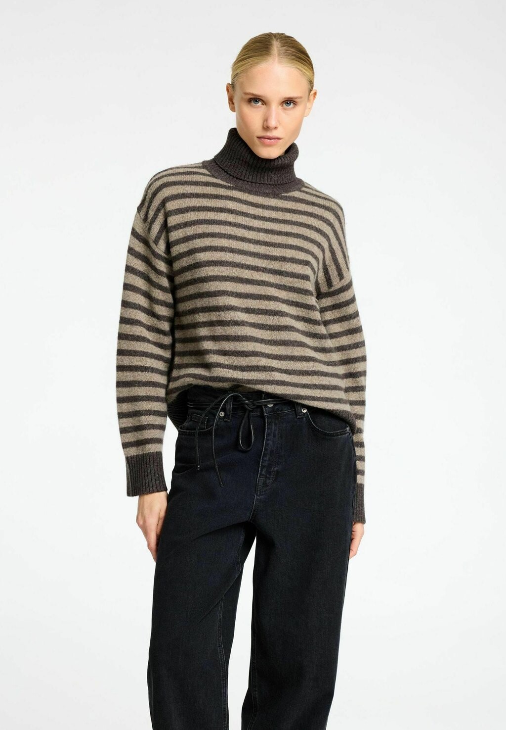 Джемпер ROLLKRAGEN Selected Femme, коричневый
Джемпер ROLLKRAGEN Selected Femme, коричневый