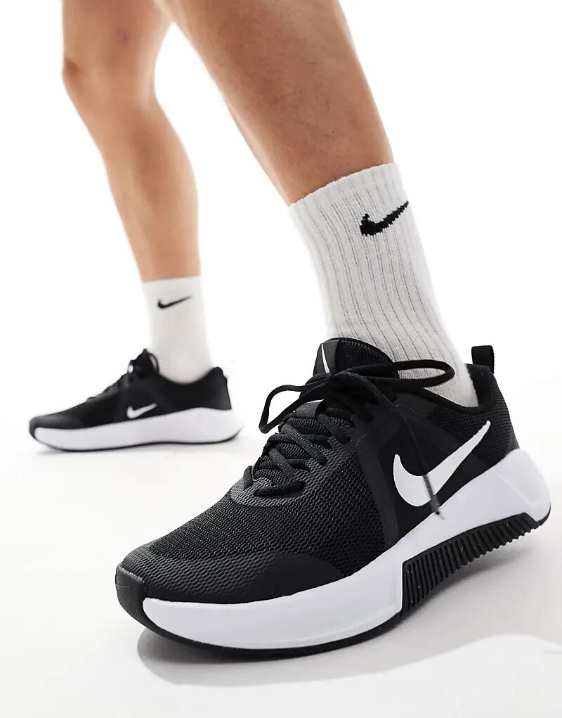 Кроссовки MC 3 в черно-белом цвете Nike Training
Кроссовки MC 3 в черно-белом цвете Nike Training