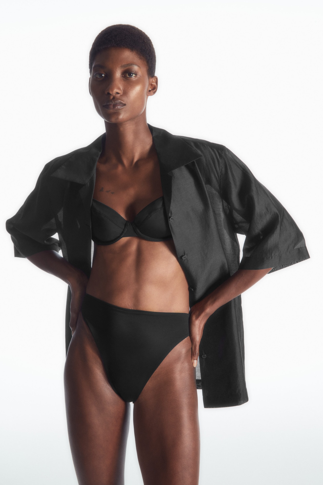 Трусики бикини с глубоким вырезом COS, черный
Трусики бикини с глубоким вырезом COS, черный