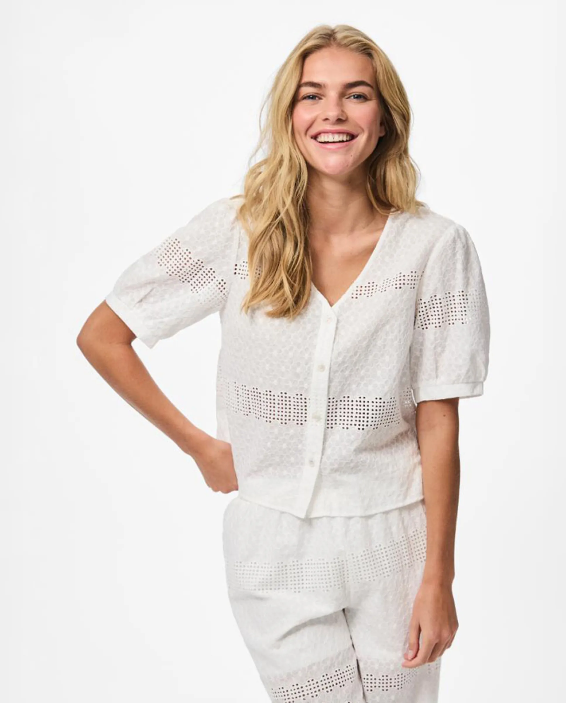 Женская блузка с коротким рукавом и вышивкой Pieces, белый
Женская блузка с коротким рукавом и вышивкой Pieces, белый