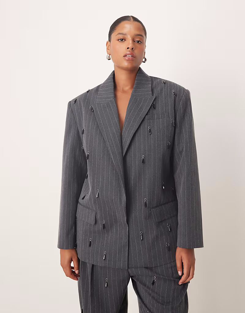 Приталенный блейзер свободного кроя Curve серого цвета в тонкую полоску Asos Design
Приталенный блейзер свободного кроя Curve серого цвета в тонкую полоску Asos Design