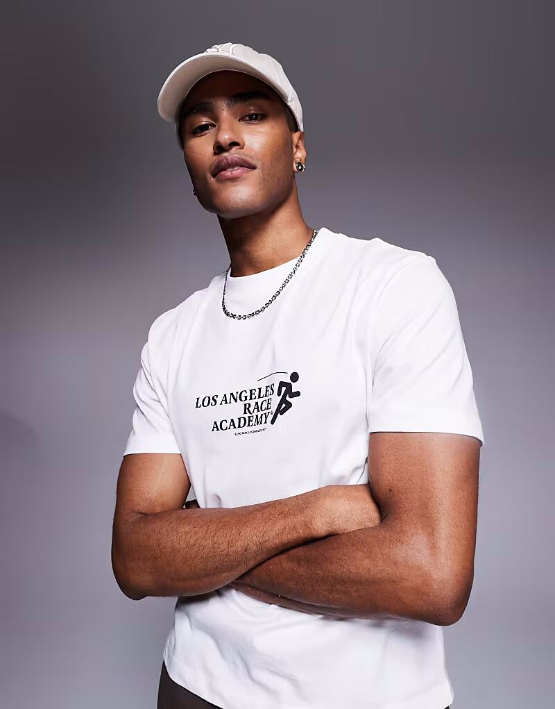 Футболка свободного кроя ASOS DESIGN белого цвета со спортивным графическим принтом
Футболка свободного кроя ASOS DESIGN белого цвета со спортивным графическим принтом