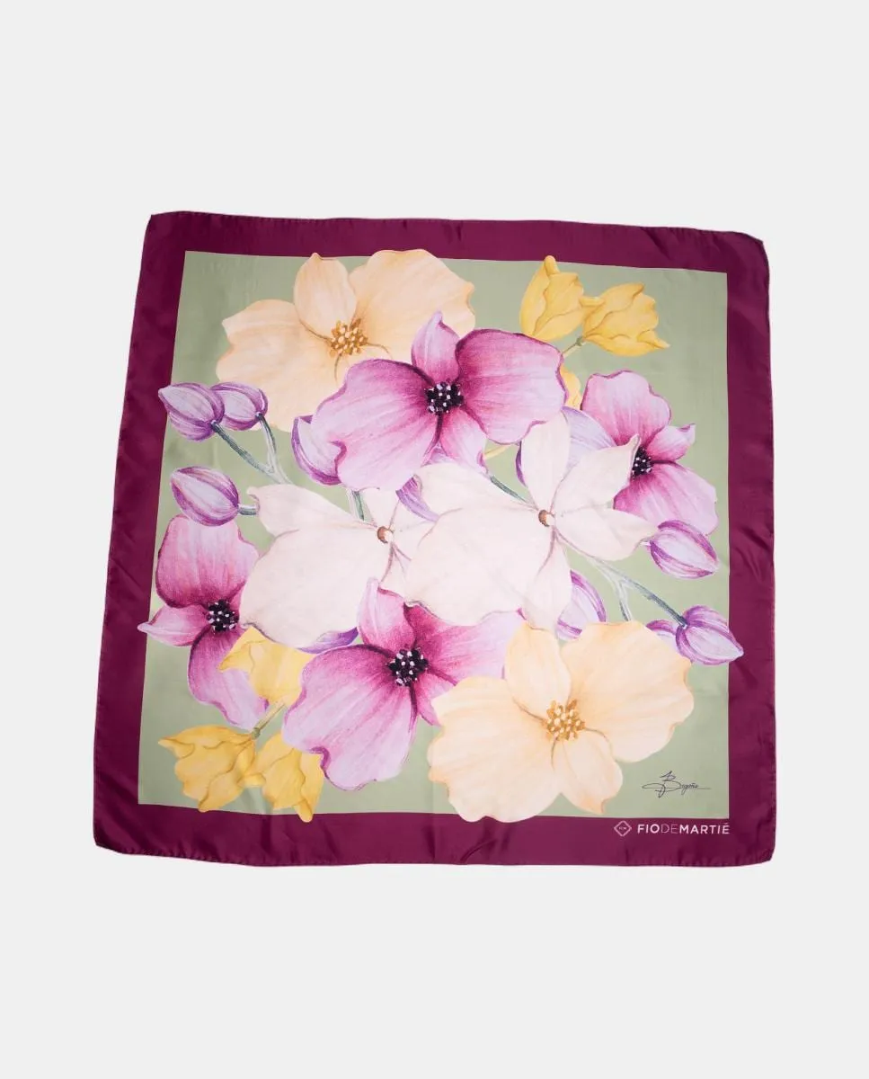 Шелковый платок с крупным цветочным принтом в зеленых, желтых и сиреневых тонах Fio de Martié
Шелковый платок с крупным цветочным принтом в зеленых, желтых и сиреневых тонах Fio de Martié