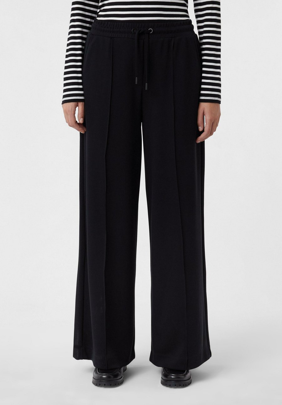 Брюки comma casual identity MIT WIDE UND ELASTIKBUND, Schwarz/Black
Брюки comma casual identity MIT WIDE UND ELASTIKBUND, Schwarz/Black