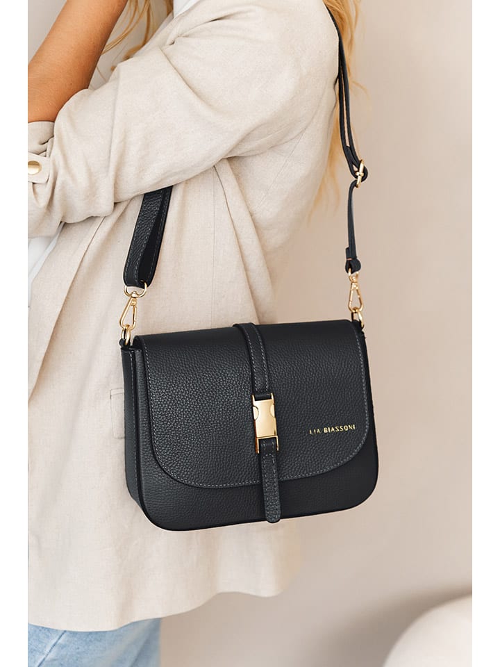 Lia Biassoni Кожаная сумка через плечо черного цвета - (Ш)24 x (В)18 x (Г)8 см
Lia Biassoni Кожаная сумка через плечо черного цвета - (Ш)24 x (В)18 x (Г)8 см