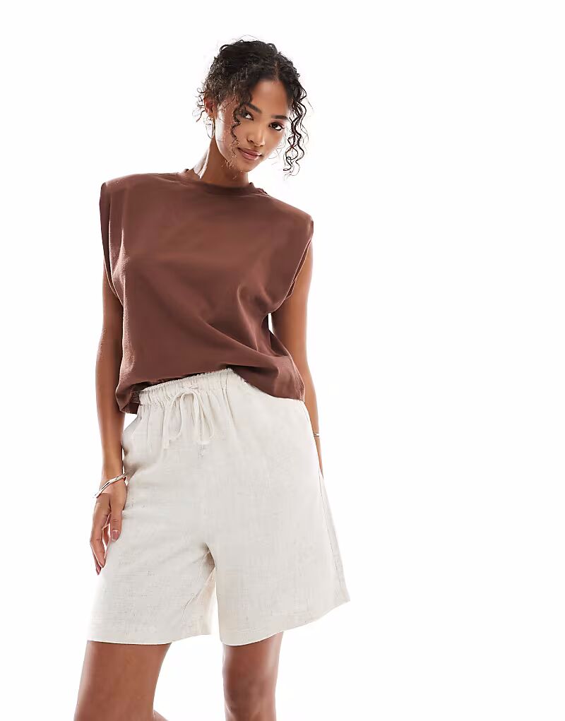 ONLY льняные шорты-подтяжки бежевого цвета
ONLY льняные шорты-подтяжки бежевого цвета