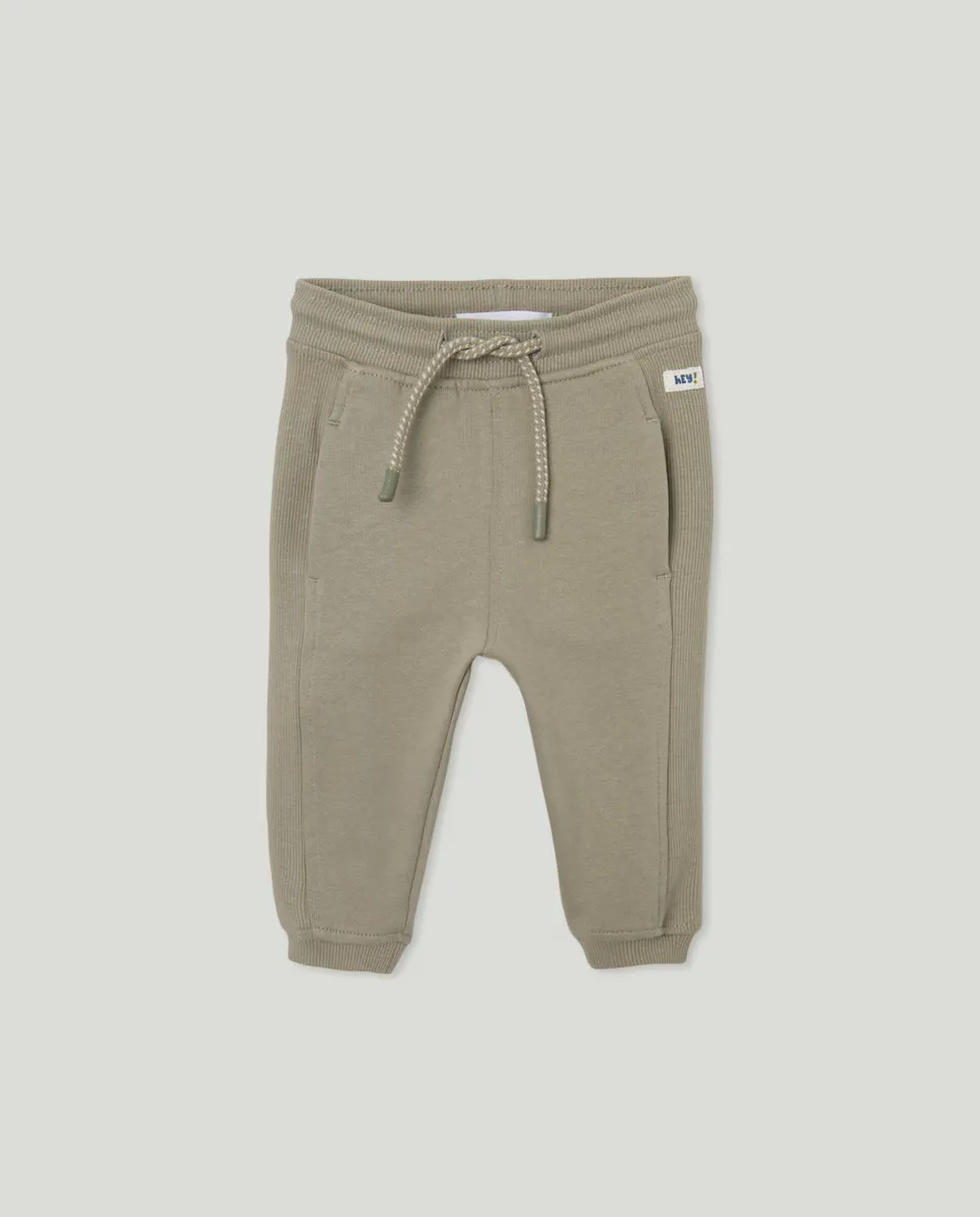 Простые плюшевые штаны для мальчика Baby El Corte Inglés, цвет 520 Kaki 
Простые плюшевые штаны для мальчика Baby El Corte Inglés, цвет 520 Kaki