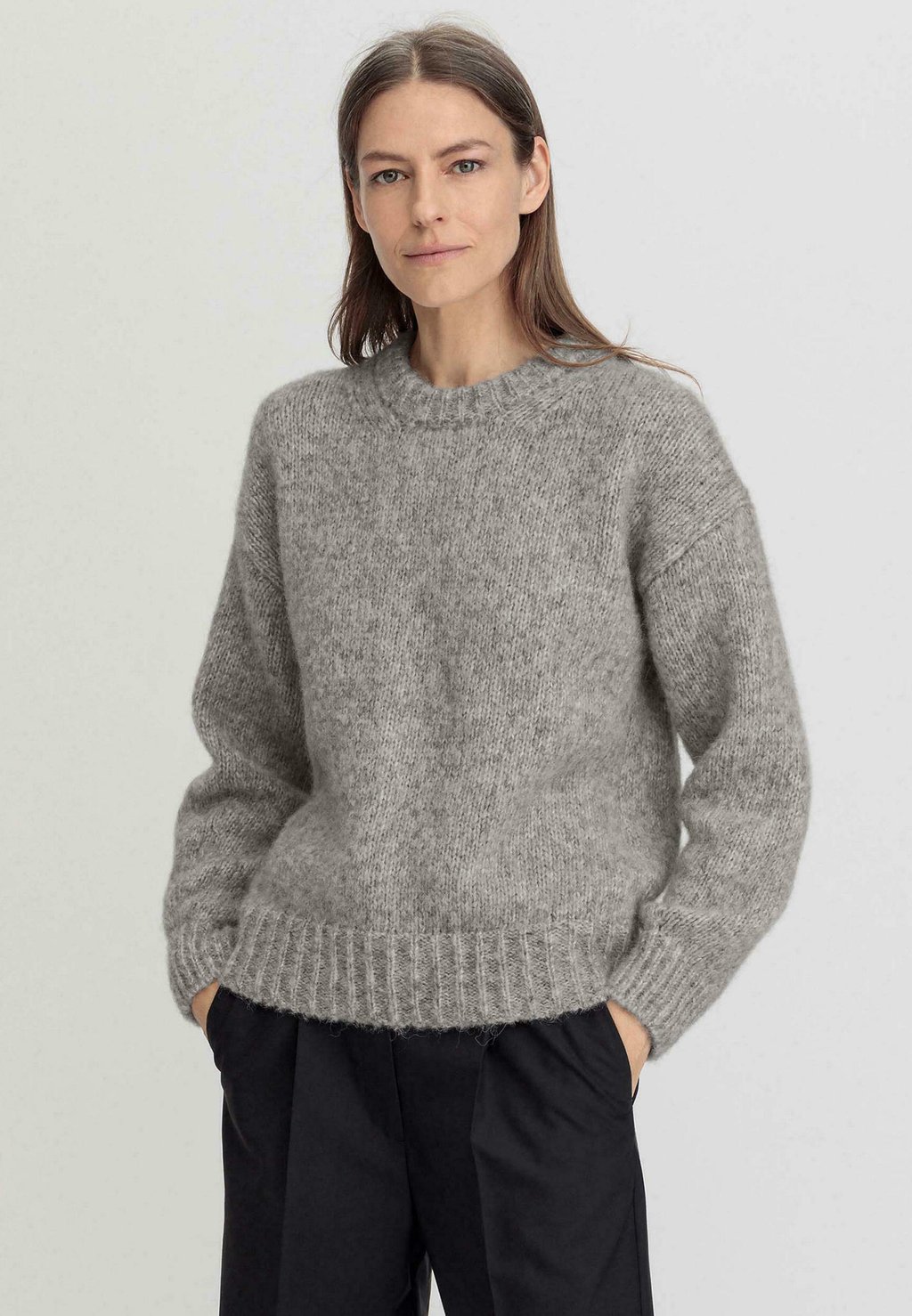 Свитер hessnatur, серый
Свитер hessnatur, серый