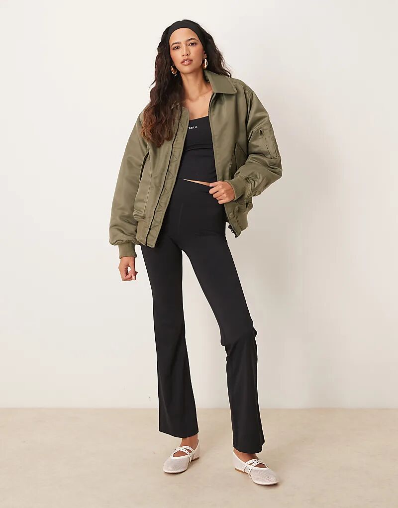 Леггинсы Skinluxe с высокой талией, расклешенные, черного цвета Tala
Леггинсы Skinluxe с высокой талией, расклешенные, черного цвета Tala