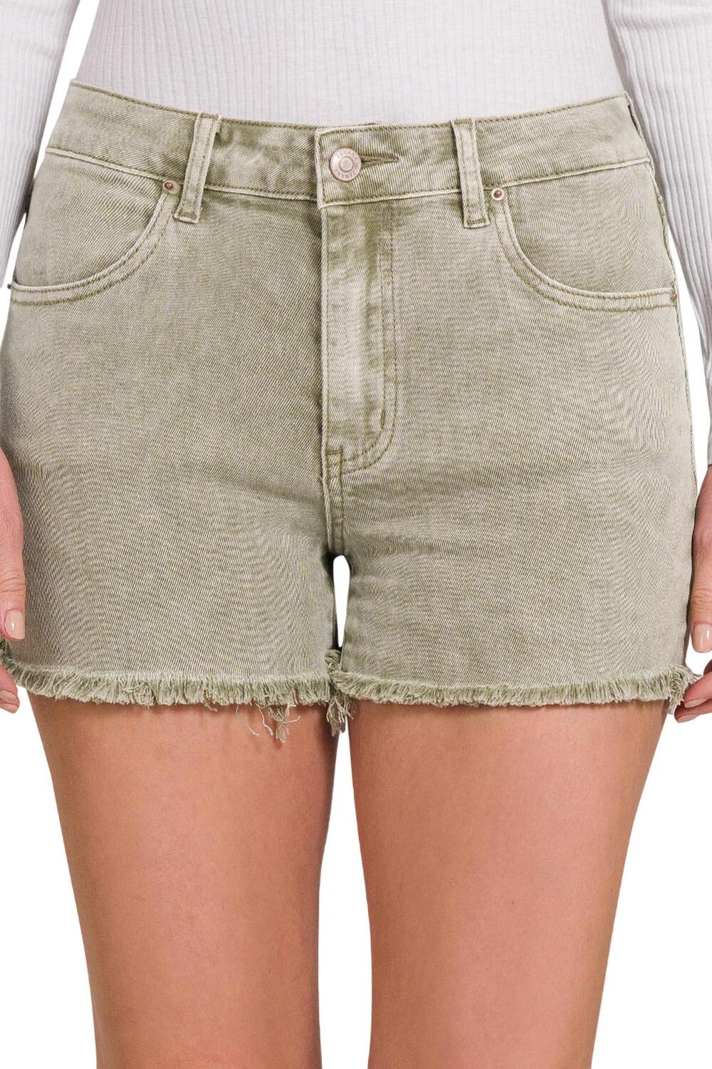 Оливковые шорты с потертостями и рваным краем, средняя посадка, эффект кислотной стирки ZENANA
Оливковые шорты с потертостями и рваным краем, средняя посадка, эффект кислотной стирки ZENANA
