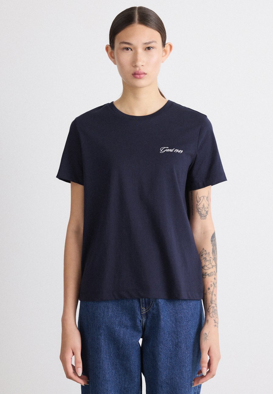 Футболка GANT SCRIPT, Evening Blue/Dark Blue, Синий, Футболка GANT SCRIPT, Evening Blue/Dark Blue
Футболка GANT SCRIPT, Evening Blue/Dark Blue, Синий, Футболка GANT SCRIPT, Evening Blue/Dark Blue